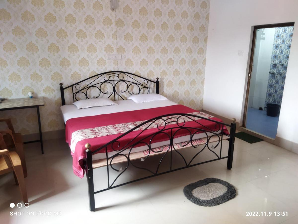 Hotel Well Inn Пури Екстериор снимка
