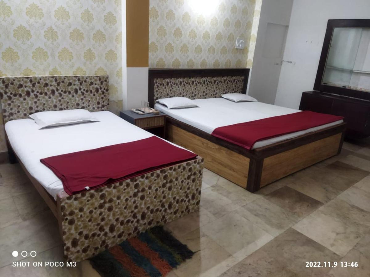 Hotel Well Inn Пури Екстериор снимка