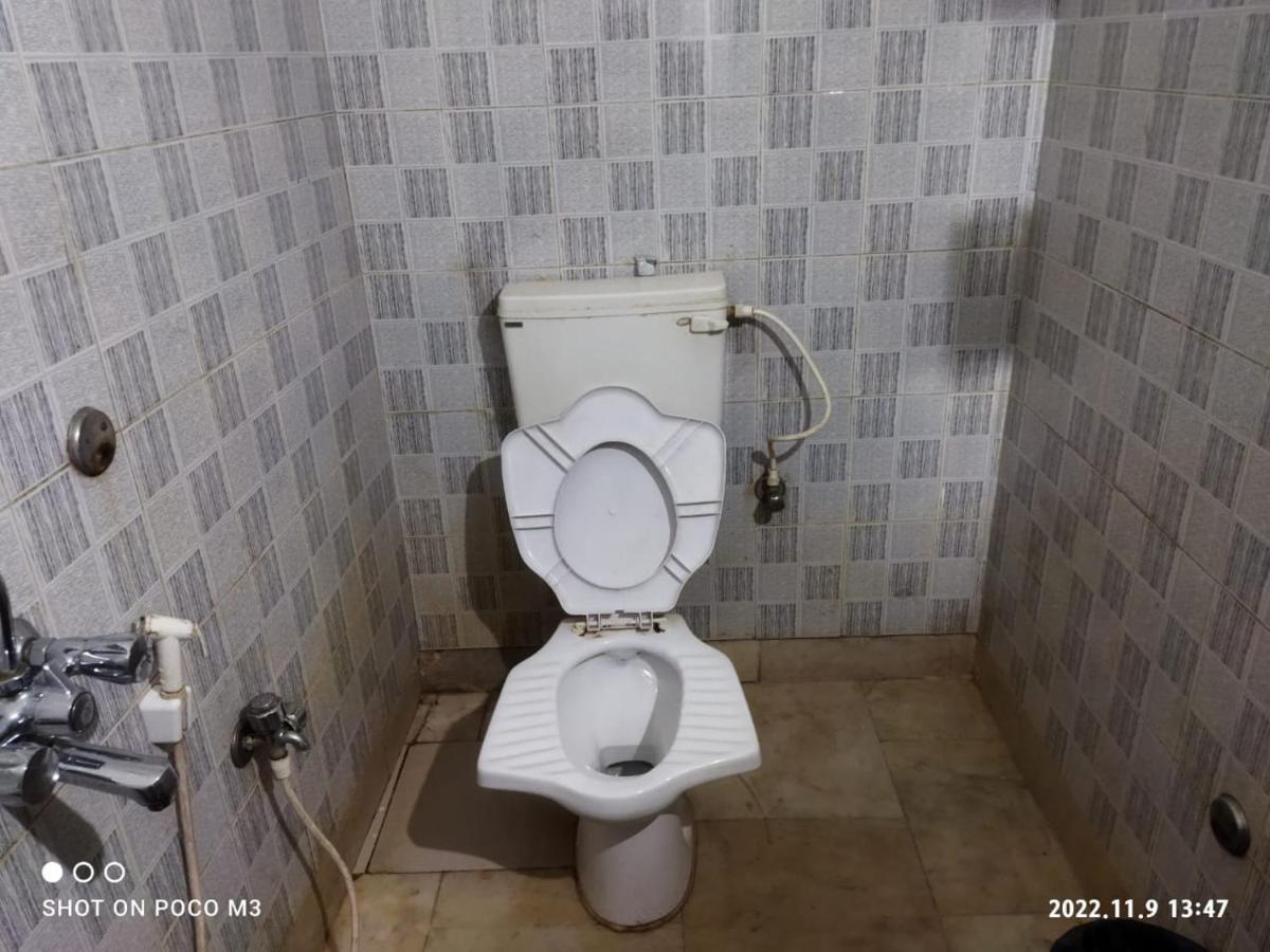 Hotel Well Inn Пури Екстериор снимка