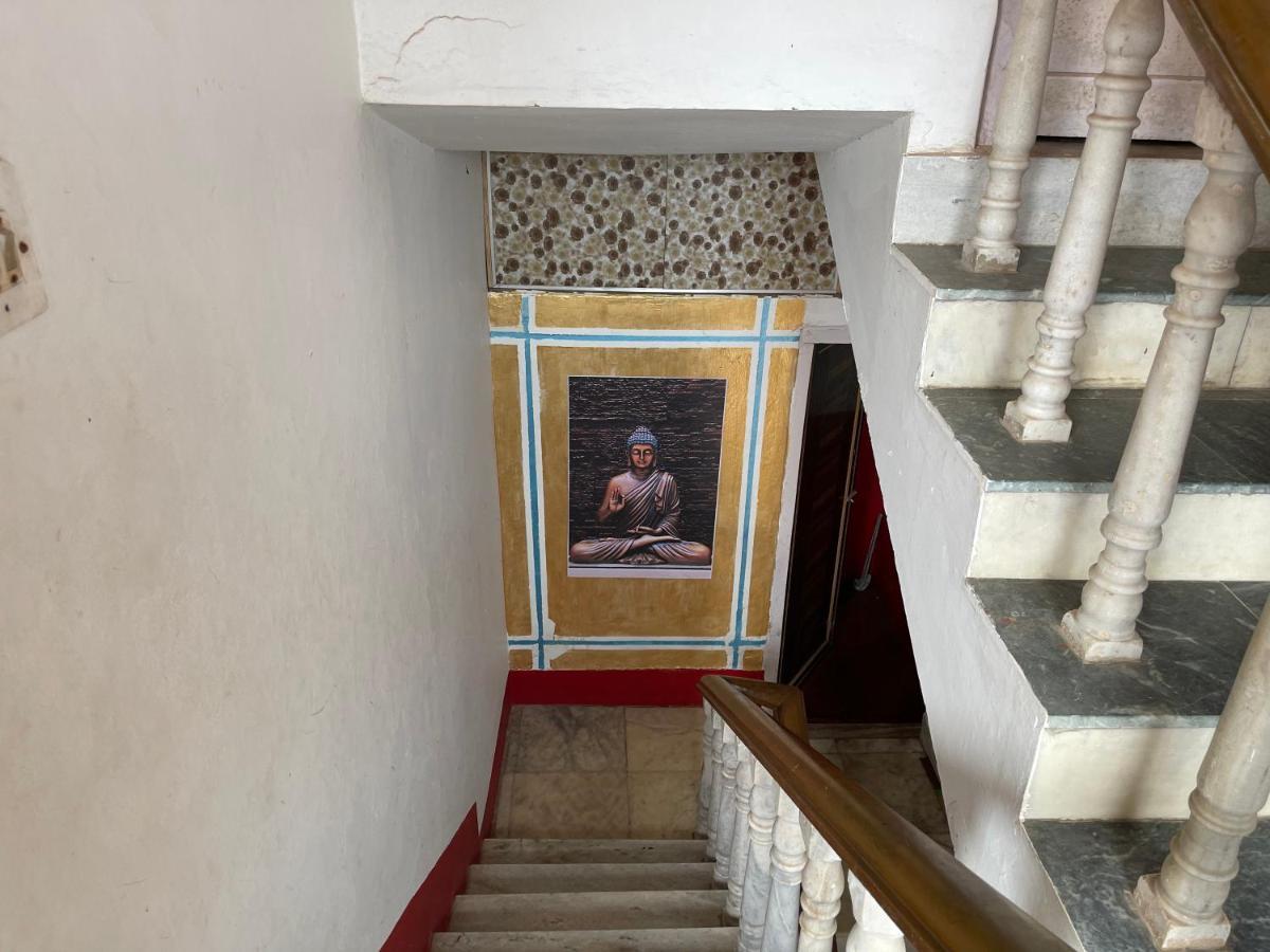 Hotel Well Inn Пури Екстериор снимка