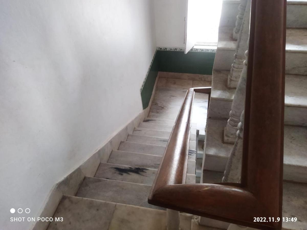 Hotel Well Inn Пури Екстериор снимка