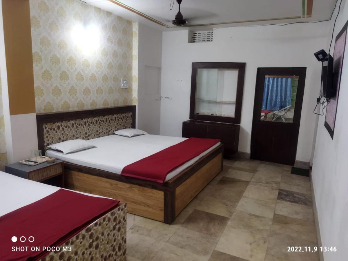 Hotel Well Inn Пури Екстериор снимка